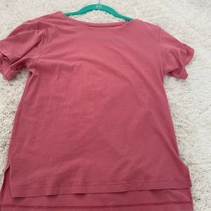 lululemon t-shirt